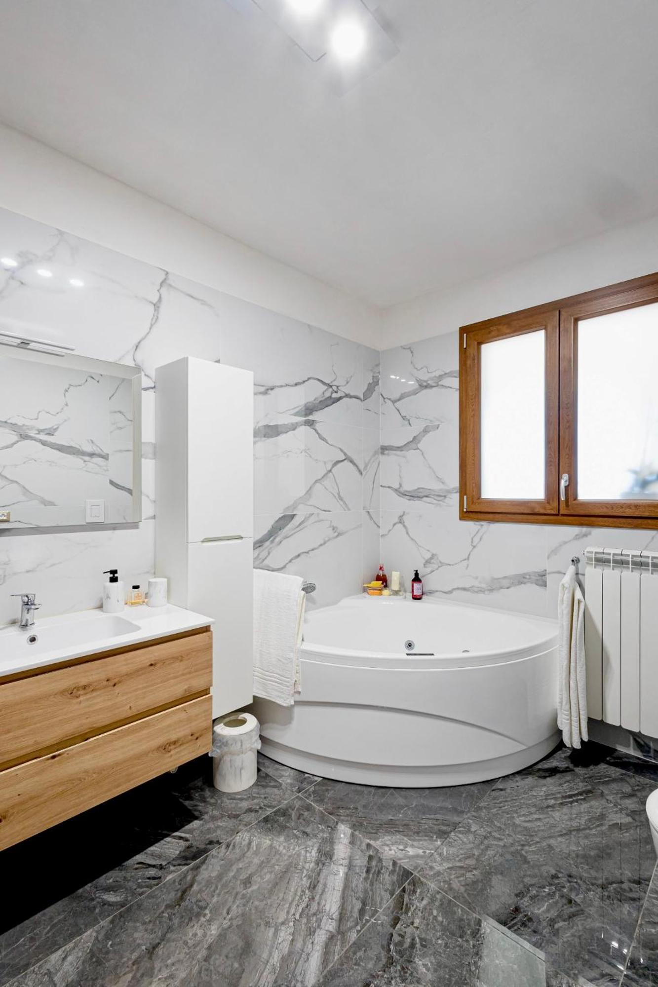 Kamer met Queensize Bed en Bubbelbad